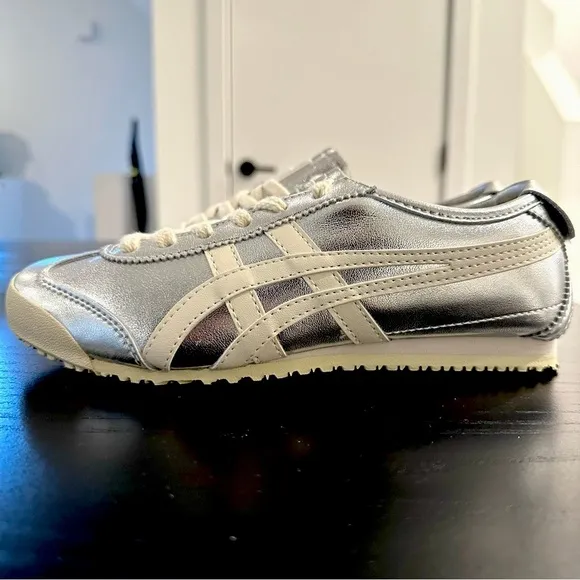 NWT Onitsuka Tiger Mexico 66 Silver Off White Sneakers Size 6