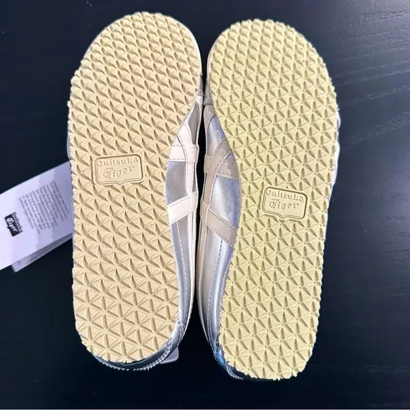 NWT Onitsuka Tiger Mexico 66 Silver Off White Sneakers Size 6