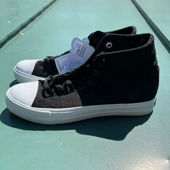 NWT Ripndip black and white lace up ankle high shoes w/ cat flipping off detail