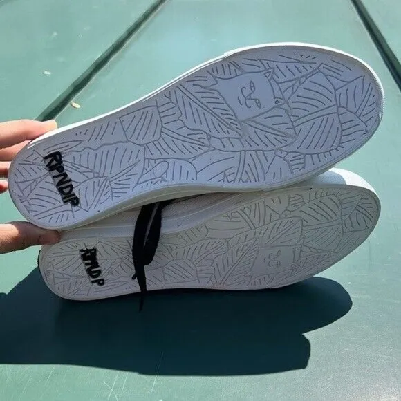 NWT Ripndip black and white lace up ankle high shoes w/ cat flipping off detail