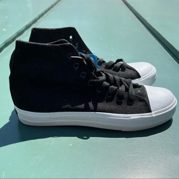 NWT Ripndip black and white lace up ankle high shoes w/ cat flipping off detail