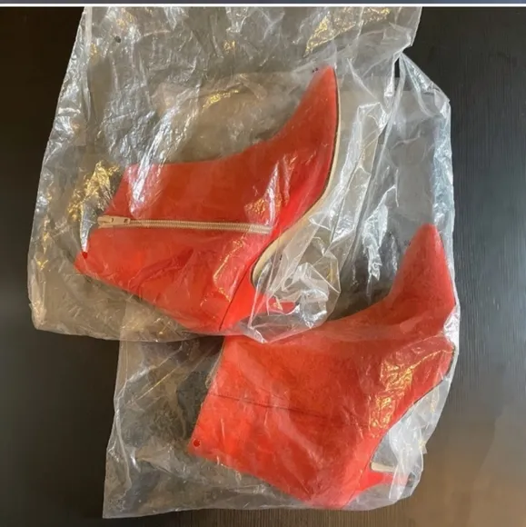 NWT Style Pancal Red Suede Leather Boots Size 6 Italian Kitten Heel Pointed Toe