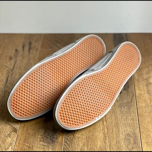 NWT Vans Atwood Low Top Shoes