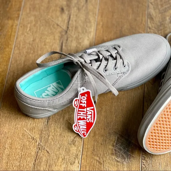 NWT Vans Atwood Low Top Shoes
