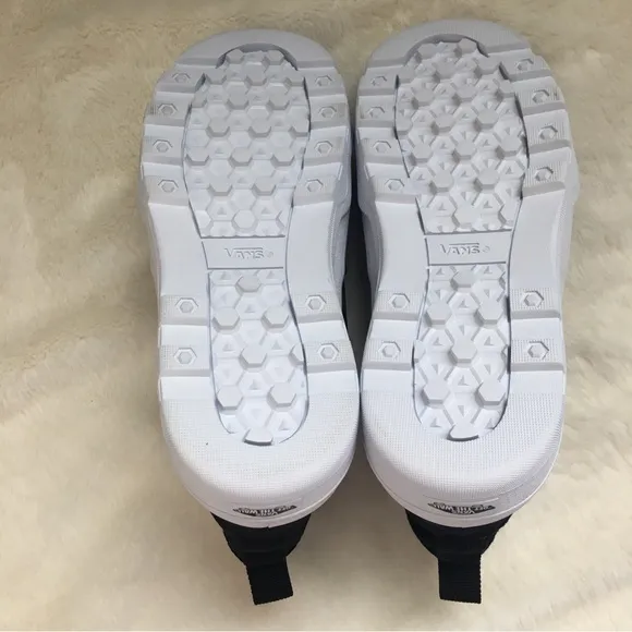 NWT VANS CRUSHED VELVET SENTRY WC SHOES