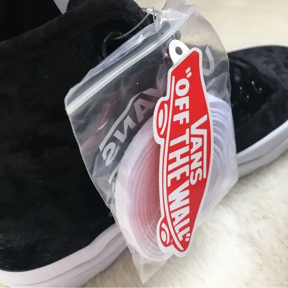 NWT VANS CRUSHED VELVET SENTRY WC SHOES