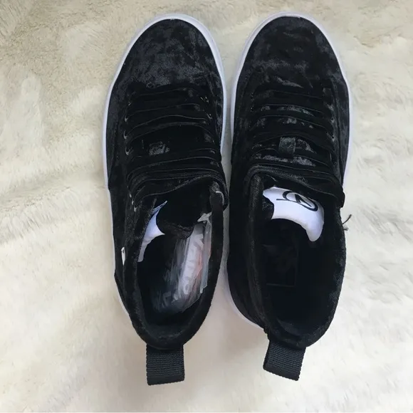 NWT VANS CRUSHED VELVET SENTRY WC SHOES