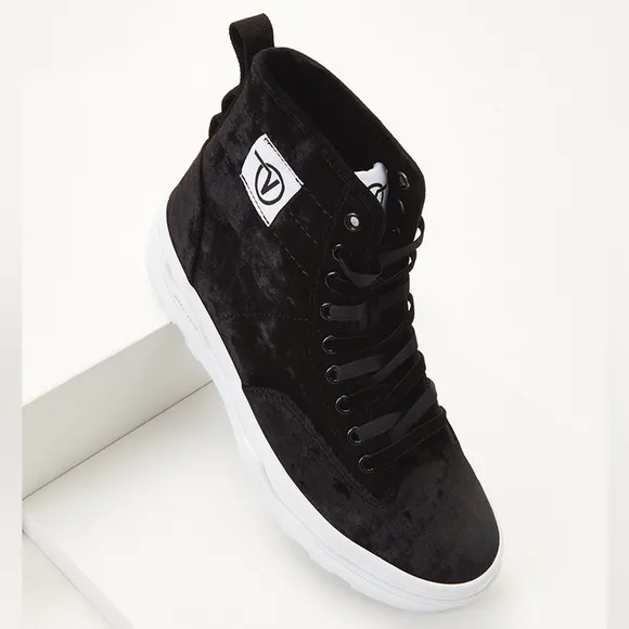 NWT VANS CRUSHED VELVET SENTRY WC SHOES