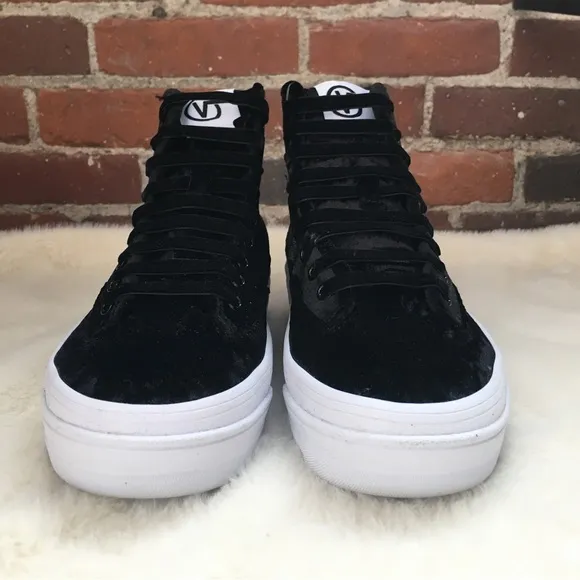 NWT VANS CRUSHED VELVET SENTRY WC SHOES