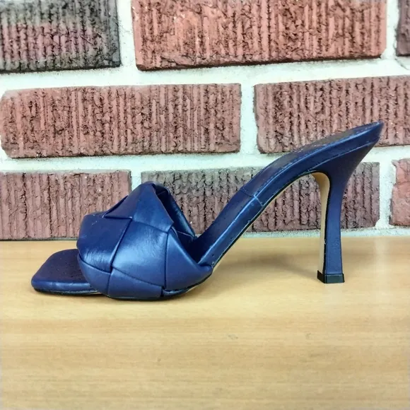 NWT Vince Camuto Brelanie Woven Genuine Leather Heeled Sandals in Navy