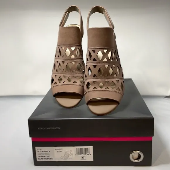 NWT Vince Camuto Cutout Nubuck Sandals- Deverly