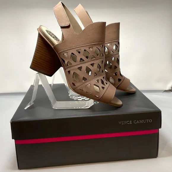 NWT Vince Camuto Cutout Nubuck Sandals- Deverly