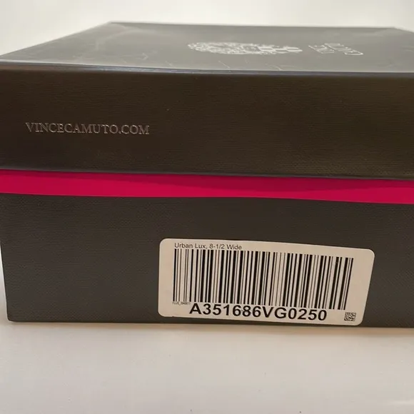 NWT Vince Camuto Cutout Nubuck Sandals- Deverly