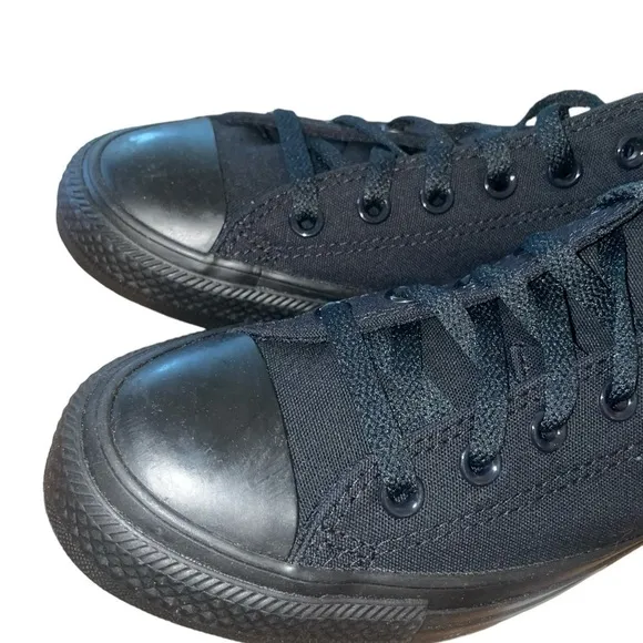 ♦️NWT♦️Converse Classic Low Canvas Sneakers