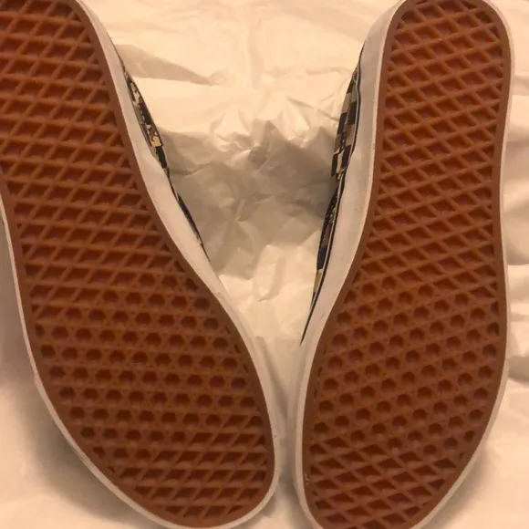 🤟🏻🛹👅NWT•VANS•🤟🏻👅Slip On 👨🏼9 or 👩🏼10.5🛹