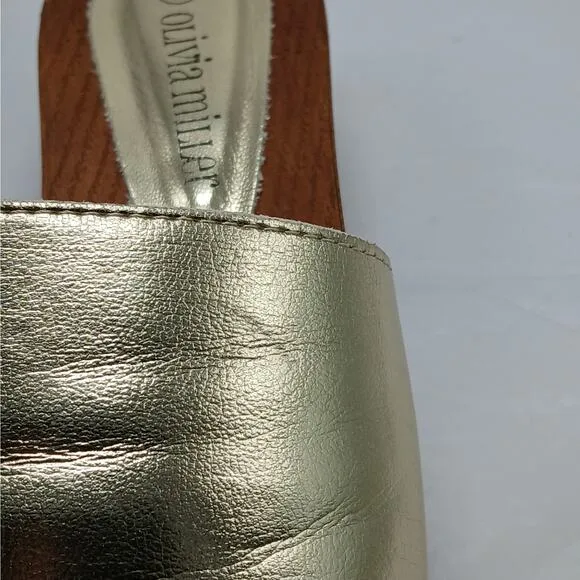 Olivia Miller Womens Sandals Shoes Size 8 Gold Faux Leather Slip On Mules Slides