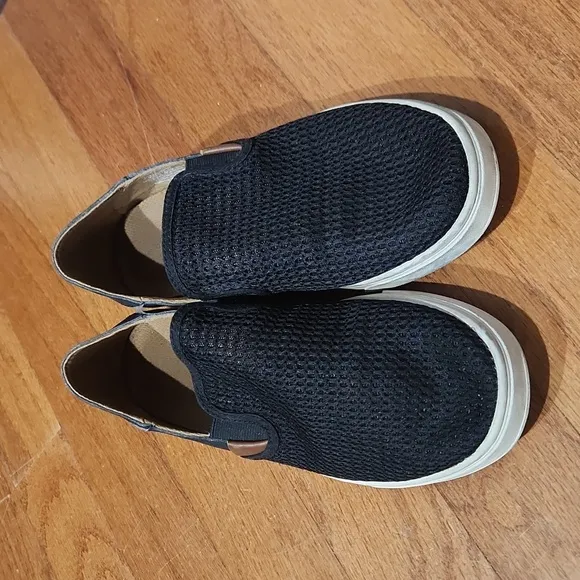 OluKai black slip on shoes