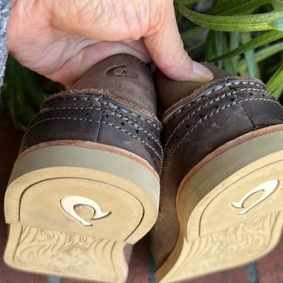 Olukai HONOLULU Nubuck Emma Howard Footbed, Aloha Style Size US 8.5 Brown