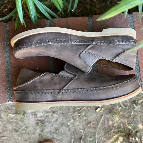 Olukai HONOLULU Nubuck Emma Howard Footbed, Aloha Style Size US 8.5 Brown