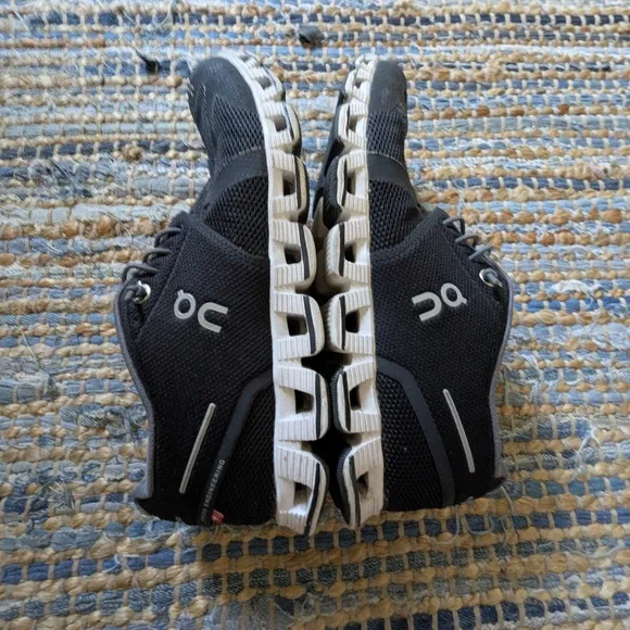 On Cloud V2 Black Silver 6.5 Running Shoes Swiss Engineering Sneakers Athletic S