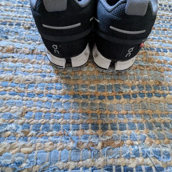 On Cloud V2 Black Silver 6.5 Running Shoes Swiss Engineering Sneakers Athletic S