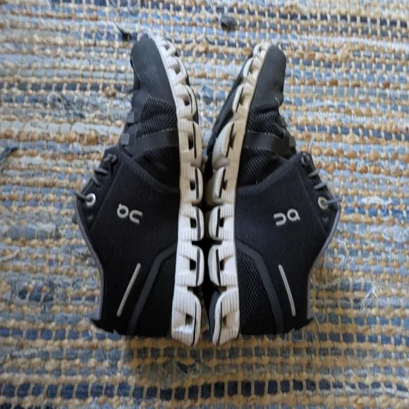 On Cloud V2 Black Silver 6.5 Running Shoes Swiss Engineering Sneakers Athletic S