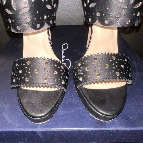 OSCAR DE LA RENTA Laser Cut Out Black Leather Stiletto Heeled Booties $995 EUC