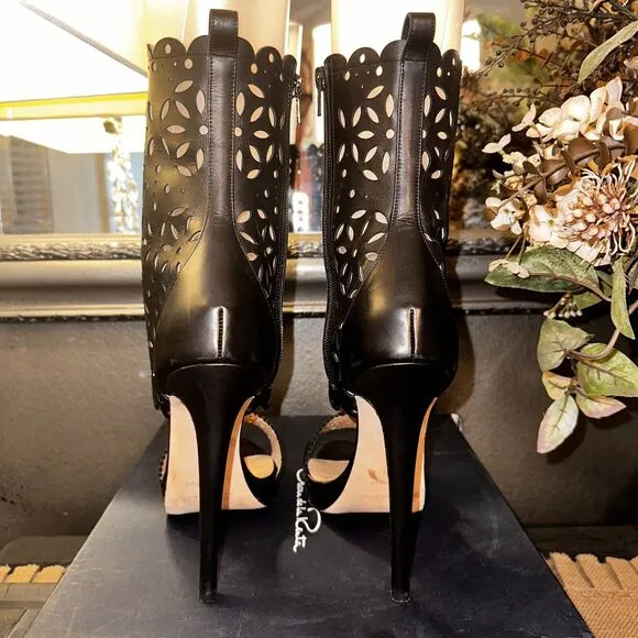 OSCAR DE LA RENTA Laser Cut Out Black Leather Stiletto Heeled Booties $995 EUC