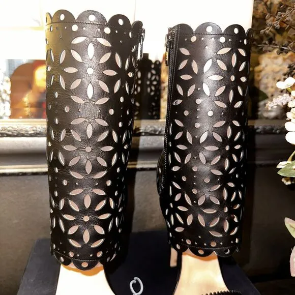 OSCAR DE LA RENTA Laser Cut Out Black Leather Stiletto Heeled Booties $995 EUC