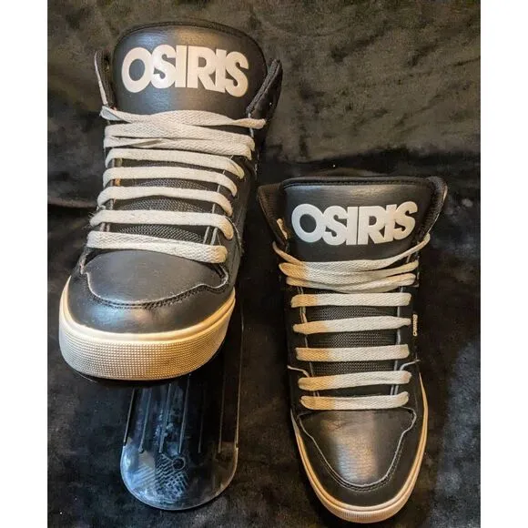 Osiris vintage skater shoes. In good condition. Size 10