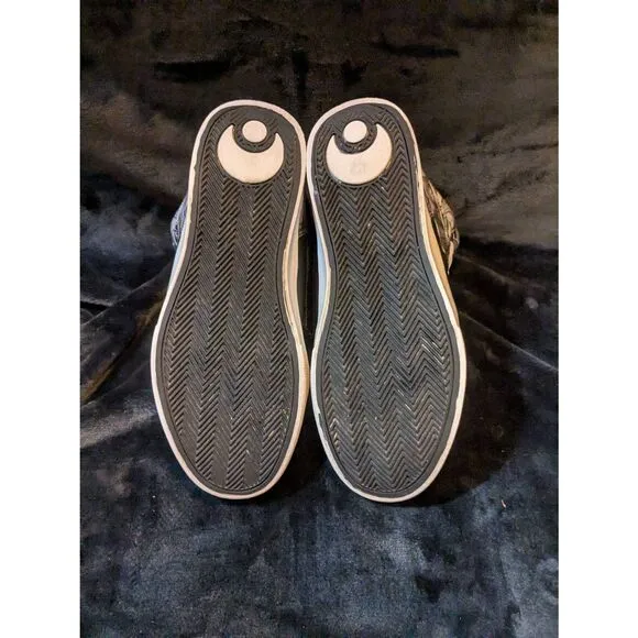 Osiris vintage skater shoes. In good condition. Size 10