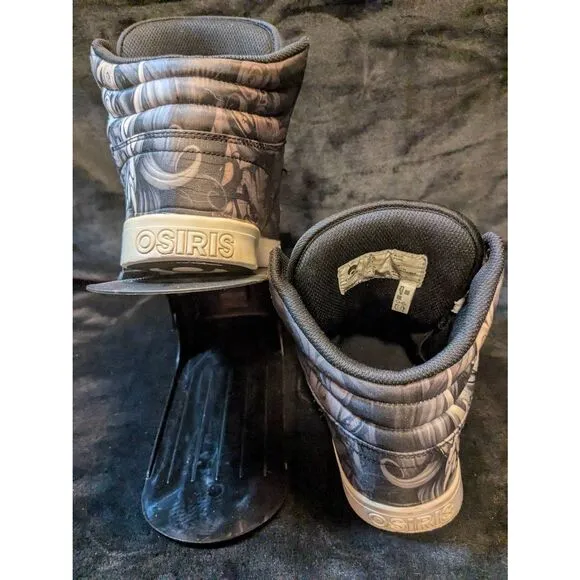 Osiris vintage skater shoes. In good condition. Size 10