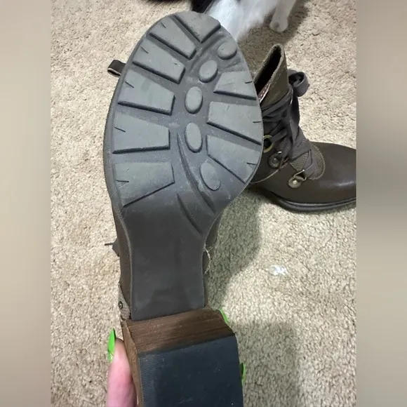 OTBT NWOT Brown Leather boots