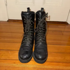 Panama Jack Black Leather Fur-Lined Combat Boots – Rugged Winter-Ready Style