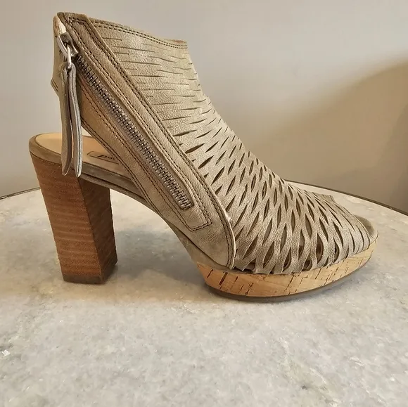 Paul Green Costa Peep Toe Bootie Size 3.5 (6) Natural Nude