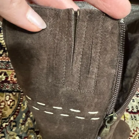 Perfect Yourself Women's shearling Brown Suede Boots with Floral Accent. Size 37