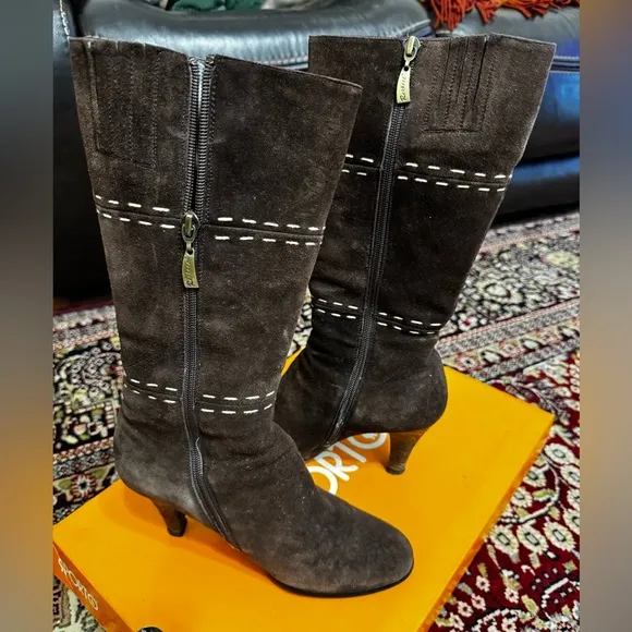 Perfect Yourself Women's shearling Brown Suede Boots with Floral Accent. Size 37