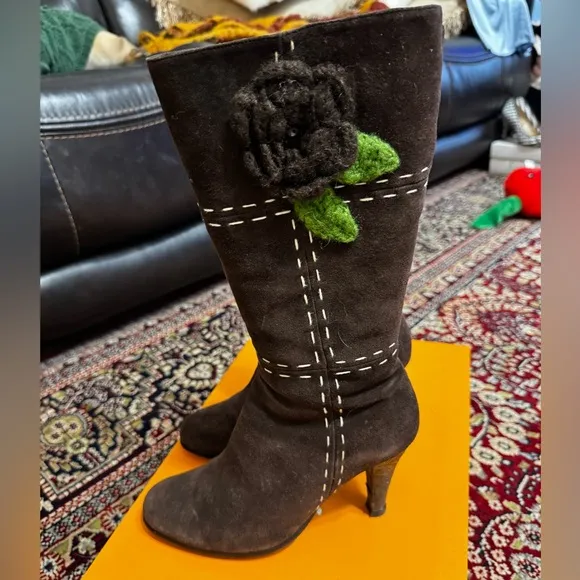 Perfect Yourself Women's shearling Brown Suede Boots with Floral Accent. Size 37