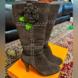 Perfect Yourself Women's shearling Brown Suede Boots with Floral Accent. Size 37