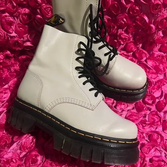 PLATFORM BOOTS Dr. Martens Women Audrick Nappa Leather Platform Ankle Boots