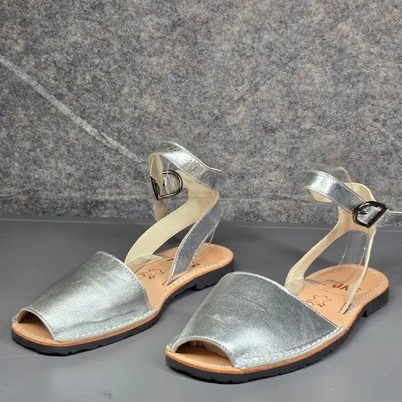 PONS‎ Avarcas Classic Womens 10 Sandals Strap Metallic Silver