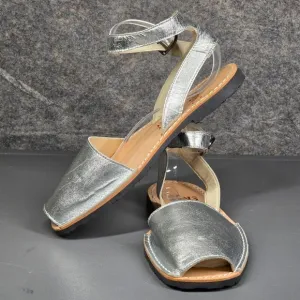 PONS‎ Avarcas Classic Womens 10 Sandals Strap Metallic Silver