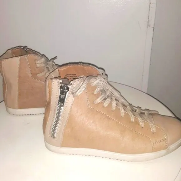 Pour La Victoire  High Top Sneakers Size 7