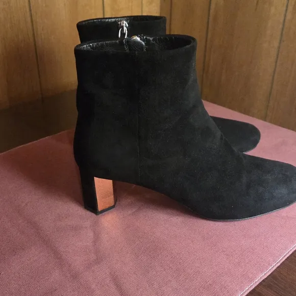 Prada Black Heeled Boots with Sleek Design