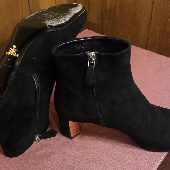 Prada Black Heeled Boots with Sleek Design