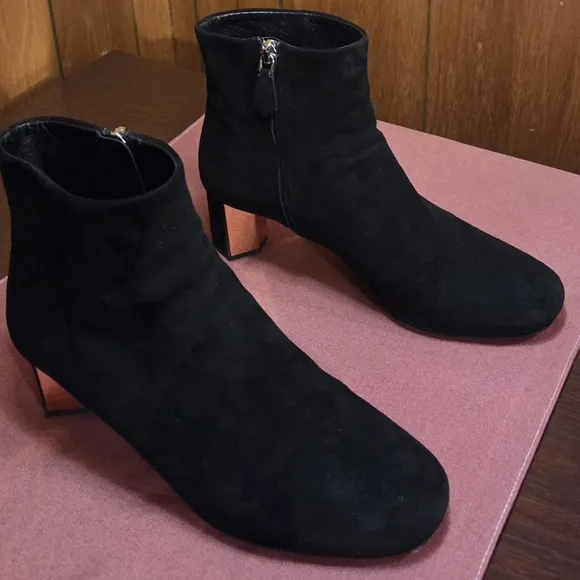 Prada Black Heeled Boots with Sleek Design