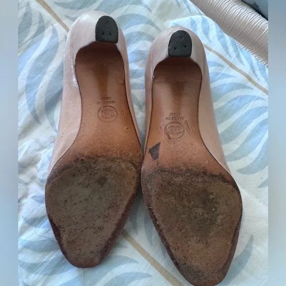 Preloved condition Chanel classic pumps. Sz38