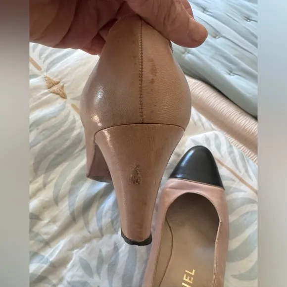Preloved condition Chanel classic pumps. Sz38