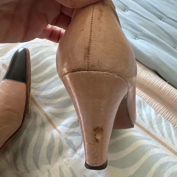 Preloved condition Chanel classic pumps. Sz38
