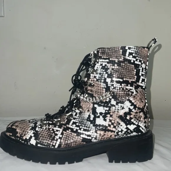 Pretty Little Thing Snake Diamante Detail Combat Ankle Boots Sz 9
